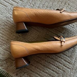Prada 37 light brown pump